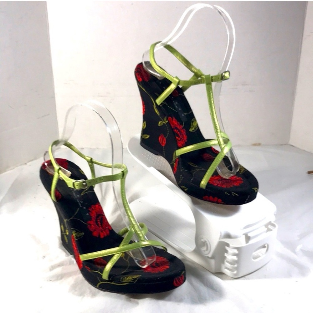 SOLD‼️‼️‼️‼️‼️‼️‼️Laundry By Shelli Segal Black Floral Wedges with Green Straps